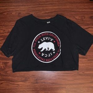 Levi’s black cropped tee